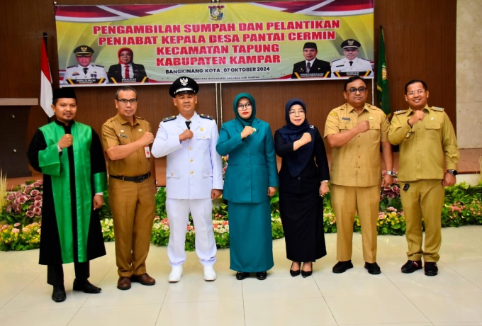 Pj. Sekda Kampar Ramlah Ambil Sumpah Dan Lantik  Pj. Kades Pantai Cermin