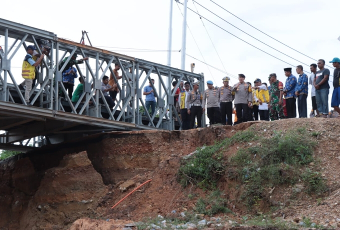 Jalan Lonsor di Tanjung Alai, Kapolda Riau Pastikan Akses Masyarakat Kembali Normal