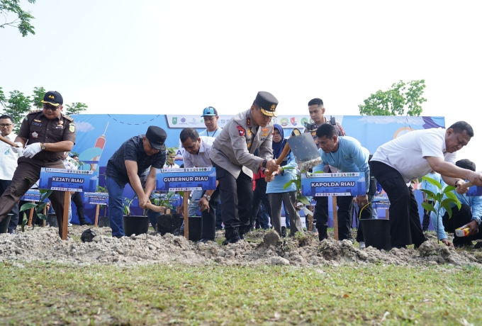 Kapolda Riau Hadiri Perayaan May Day 2025 