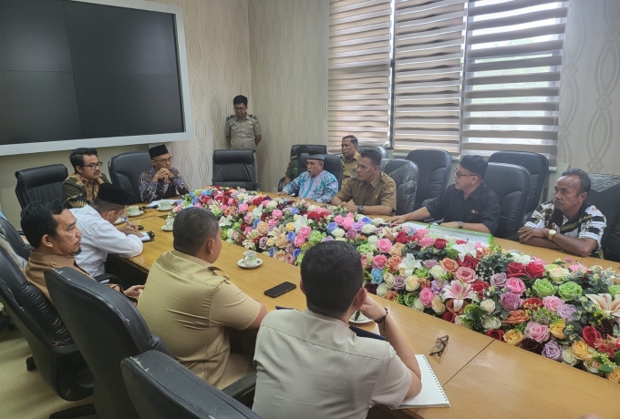 Masyarakat Lapor ke Komisi I DPRD Kampar, Akses Jalan Ditanami Akasia Oleh PT Arara Abadi
