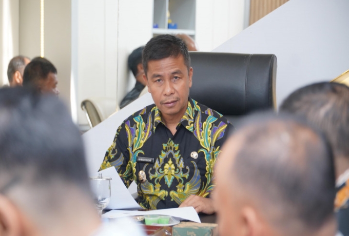 Warga Digotong Saat Meninggal, Bupati Kampar Turut Berdukacita dan Evaluasi Penggunaan Ambulan 