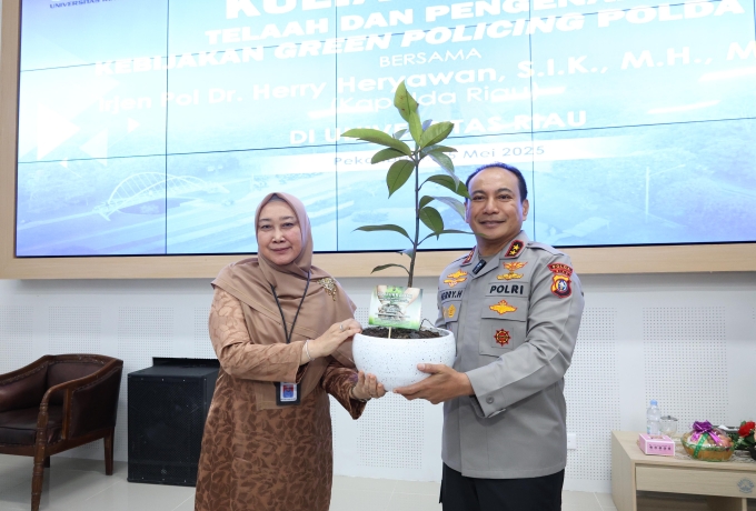 Kapolda Riau Paparkan Konsep Green Policing Kepada Mahasiswa UNRI