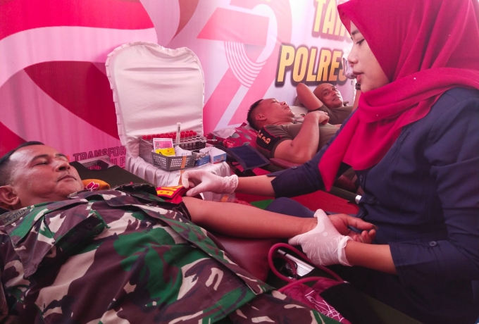 Babinsa Koramil 01/Bkn Hadiri Kegiatan Bakti Sosial Donor Darah Dalam Rangka Hari Bayangkara Ke -79