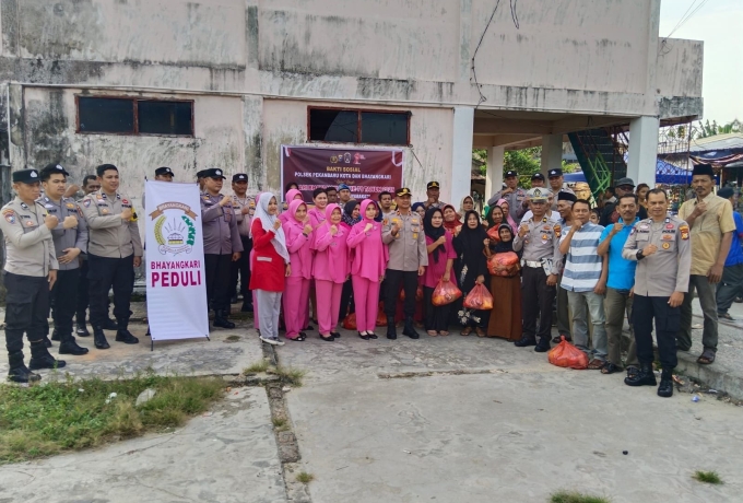 HUT Bhayangkara Ke 79, Polsek Pekanbaru Kota Gelar Bhakti Religi, Bagikan Paket Sembako