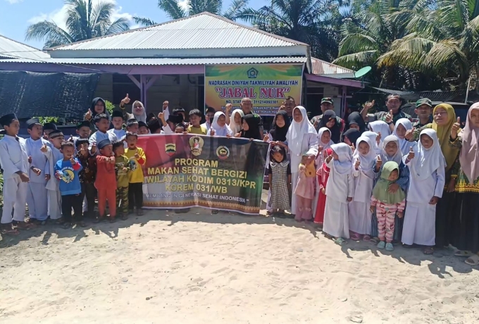Danramil 13/Rokan IV Koto Gelar Program Makan Sehat Bergizi di Madrasah Jabal Nur