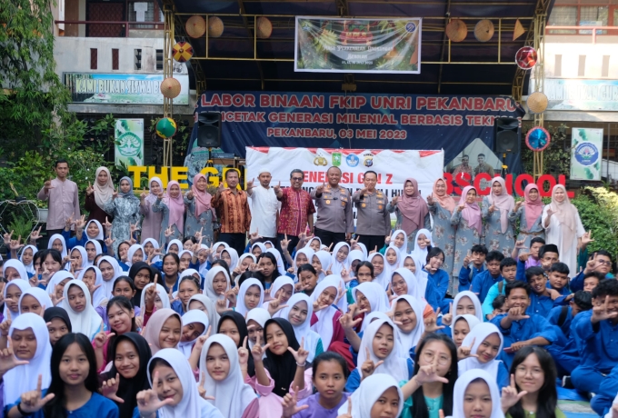 Tanamkan Kepedulian Lingkungan, Polda Riau Gencarkan Green Policing di SMK Labor Pekanbaru