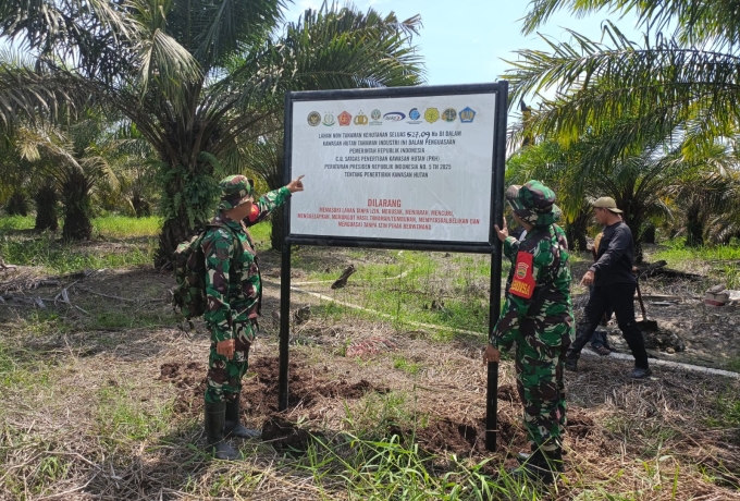 Sinergi Babinsa dan Satgas Garuda, Tertibkan Kawasan Hutan di Area Perusahaan