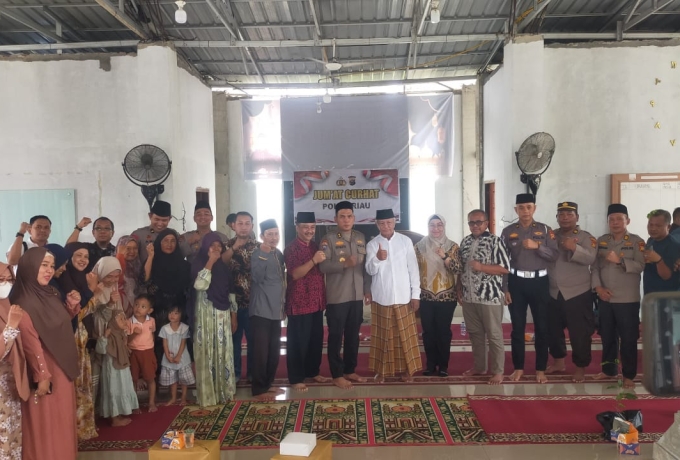 Polda Riau dan Polresta Pekanbaru Gelar Jumat Curhat di Masjid Nurul Ikhlas Binawidya