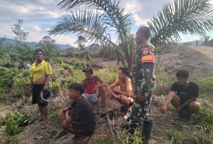 Babinsa Himbau Warga untuk Tidak Membakar Lahan
