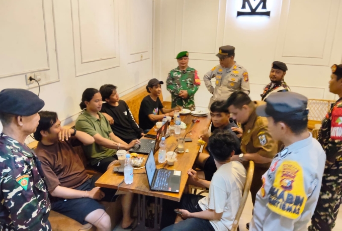 Babinsa Bersama Upika Pangkalan Kuras Laksanakan Deklarasi Pengamanan dan Patroli Bersama 