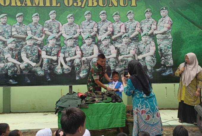 Babinsa Perkenalkan Profesi TNI dan Wawasan Kebangsaan Sejak Dini kepada Anak TK