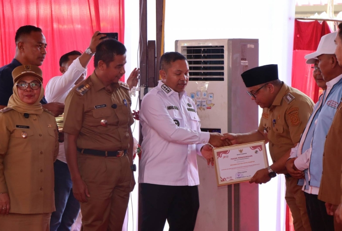 Bupati Kampar Hadiri Launching 80.000 Koperasi Merah Putih