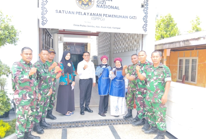 Pendampingan Serta Dukung MBG, Babinsa Koramil 01/Bkn Pantau Kesiapan Dapur di Desa 