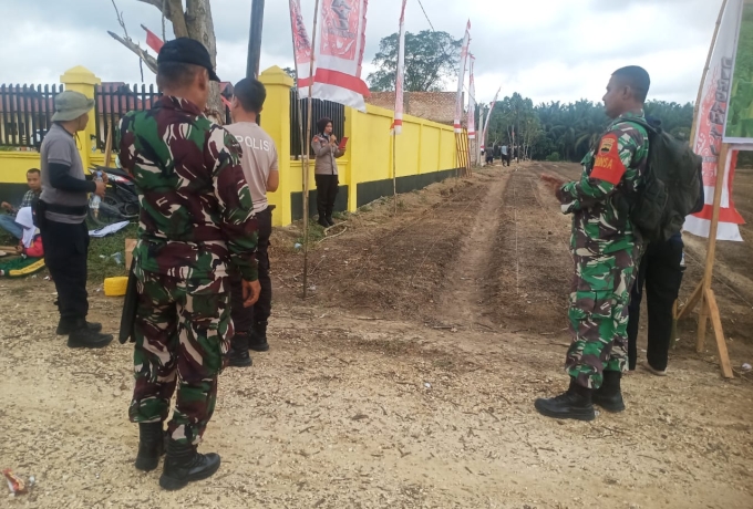 Babinsa Koramil 06 Siak Hulu Bersama   Kelompok Tani Tinjau Lahan Ketahanan Pangan