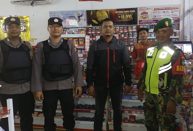 Upaya Menekan Angka Kriminalitas, Babinsa Koramil 16/Tapung Laksanakan Patroli Gabungan