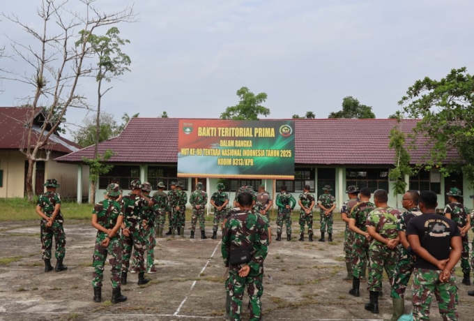 Kodim 0313/KPR Gelar Bakti Teritorial Prima, Bersihkan Lingkungan Sekolah Sambut HUT Ke 80 TNI