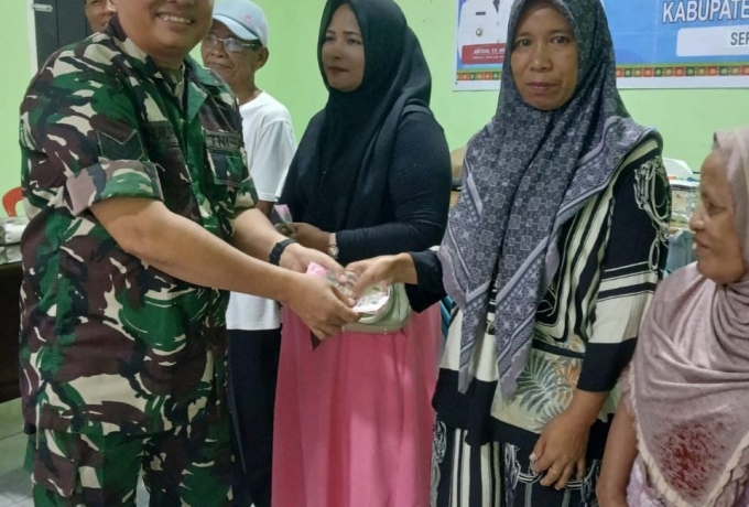 Peran Aktif Babinsa Dampingi Penyaluran BLT Dana Desa
