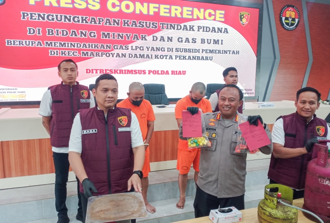 Polda Riau Gagalkan Peredaran Gas Oplosan, Dua Tersangka Diamankan