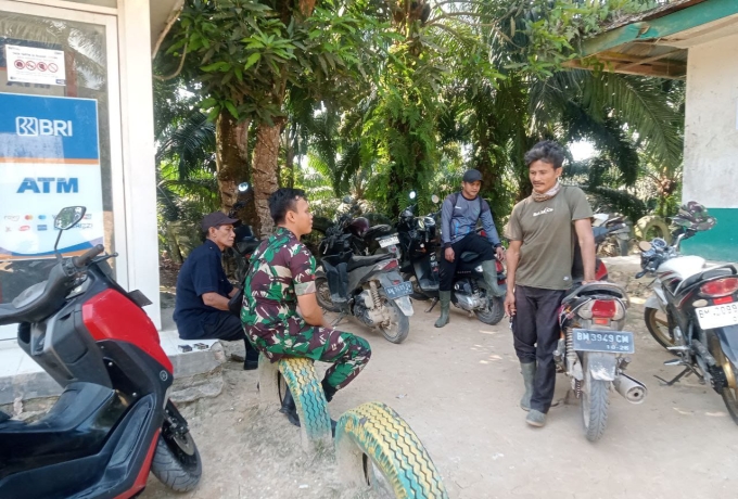 Babinsa Laksanakan Patroli Wilayah, Dilanjutkan Komsos Bersama Warga Binaan