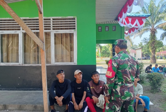 Peduli Dengan Generasi Muda, Babinsa Koramil 14/Kepenuhan Berikan Sosialisasi Bahaya Narkoba
