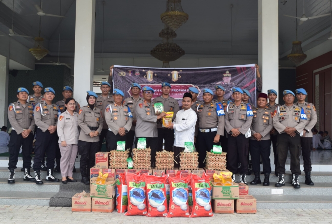 Bidpropam Polda Riau Gelar Baksos dan Program Green Policing di Ponpes Nurul Azhar Pekanbaru