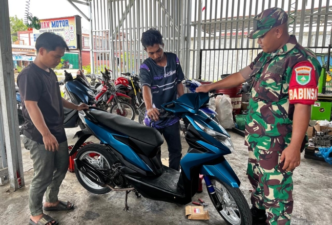 Ciptakan Situasi Aman Dan Kondusif, Babinsa Patroli Di Seputaran Wilayah Atau Desa Binaan