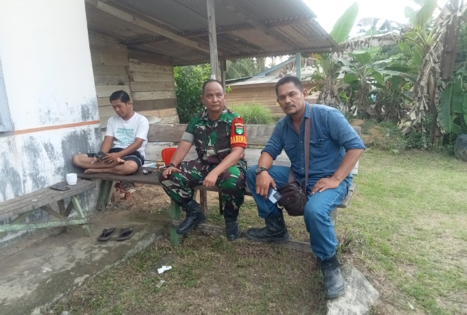 Babinsa Komsos Bersama Tokoh Pemuda Demi Terciptanya Kekompakan