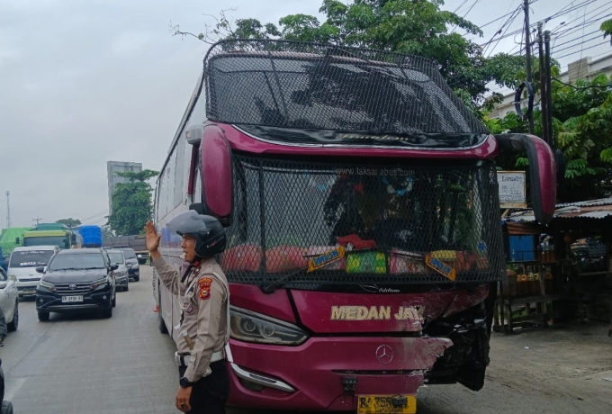 Dua Kendaraan Tabrakan di Jalan Siak II Pekanbaru, Beruntung Tak Ada Korban Jiwa