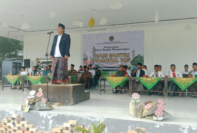 Dalam Rangka Hari Santri, Babinsa Koramil 16/Tapung Hadiri Upacara HUT Santri