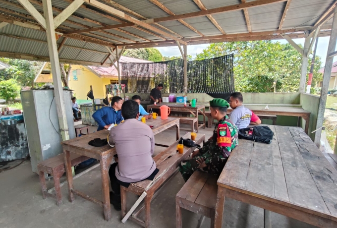 Maraknya Kasus Pencurian, Babinsa Bersama Bhabinkamtibnas Laksanakan Patroli Wilayah