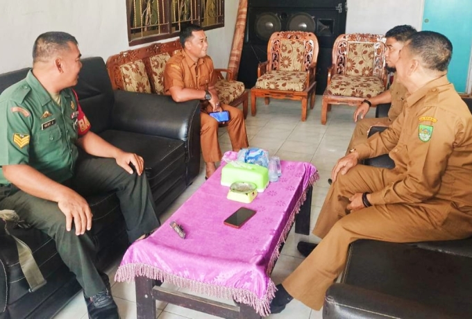 Serka Dedy Junianto Melaksanakan Komsos bersama Aparat Pemerintah Desa dan Masyarakat