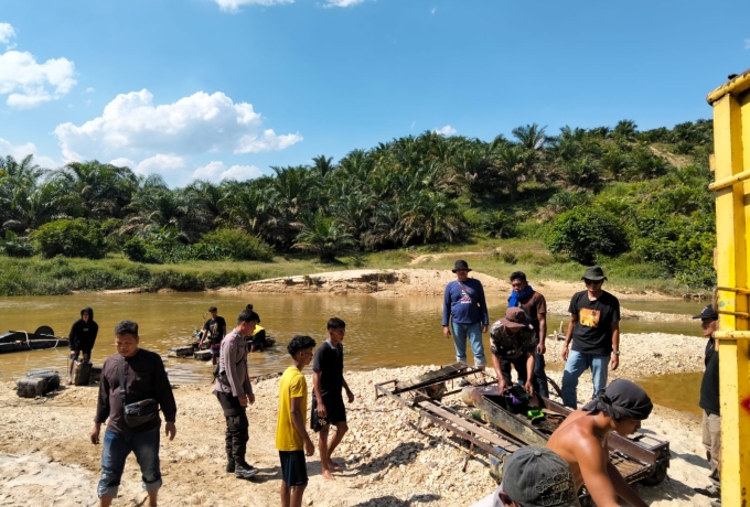 Operasi PETI di Kampar Kiri, Polisi Amankan 7 Rakit dan Gagalkan Aktivitas Tambang Emas Ilegal