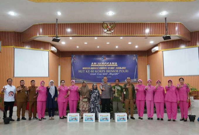 Delapan Dekade Mengabdi, Brimob Polda Riau Hadir untuk Rakyat Lewat Aksi Sosial dan Penghijauan