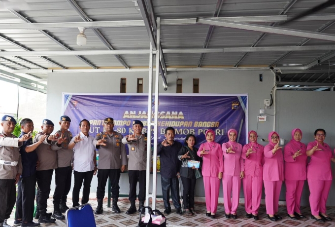 Brimob Polda Riau Gelar Anjangsana ke Panti Jompo: Wujud Kepedulian dan Kasih 