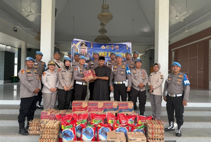 Bidpropam Polda Riau Salurkan Bantuan Sosial ke Pesantren dan Panti Asuhan