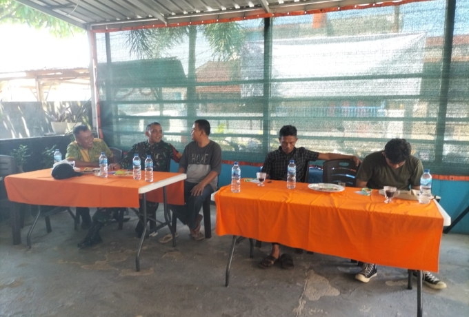 Tumbuhkan Masyarakat Bermoral, Babinsa Koramil 06 Siak Hulu Komsos Dengan Warga di Kampung Pancasila