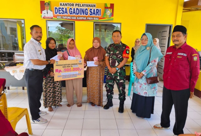 Agar Kegiatan Berjalan Dengan Lancar, Babinsa Koramil 16/Tapung Pantau Penyaluran BLT DD