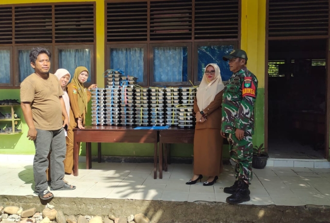 Anggota Koramil 05/KK Laksanakan monitoring Kegiatan Makan Bergizi Gratis