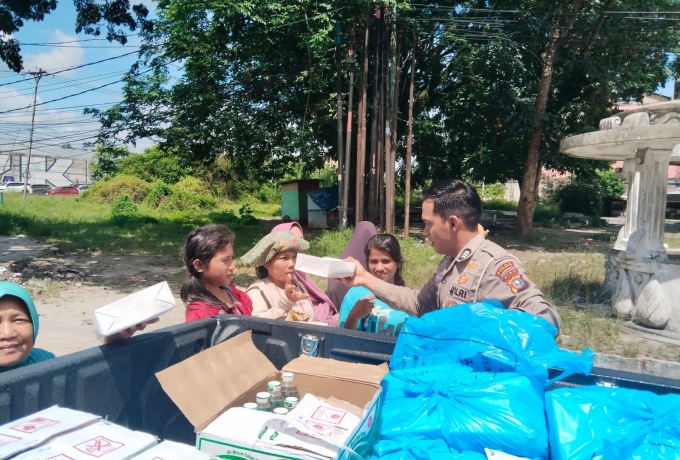 Berbagi Kepedulian Jelang Nataru, Ditlantas Polda Riau Hadir Lewat Jumat Barokah