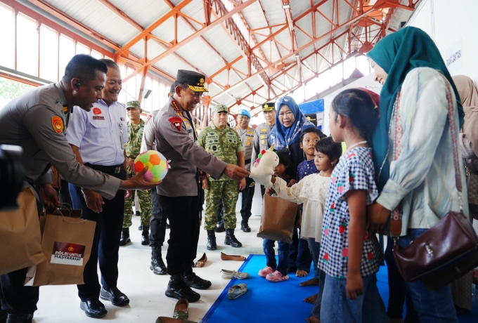 Kapolri Tinjau Kesiapan Pelayanan dan Pengamanan Nataru di Stasiun Tawang Semarang