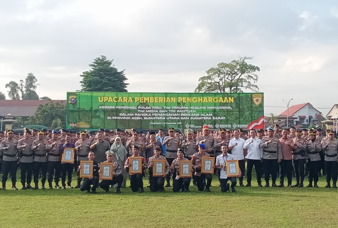 Kapolda Riau Beri Penghargaan Pejuang Kemanusiaan Penanganan Bencana Aceh, Sumut, dan Sumbar