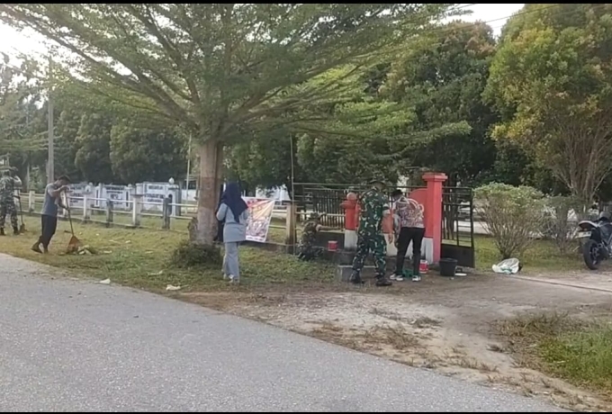 Babinsa Koramil 01/Bkn Laksanakan Goro Di Desa Binaan Bersama Perangkat Desa dan Masyarakat 