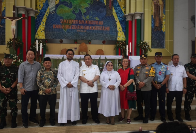 Kapolda Riau Tinjau Gereja dan Pos Pengamanan, Pastikan Nataru 2025/2026 Aman dan Kondusif