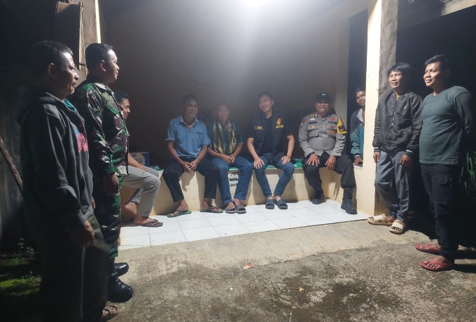 Babinsa Serda Efrizal Laksanakan Pengecekan Siskamling Desa Bukit Gajah