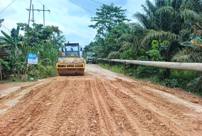 PHR Perbaiki Jalan Rusak 15 Km di Rohil, Dorong Kontribusi Pengguna Jalan Lain