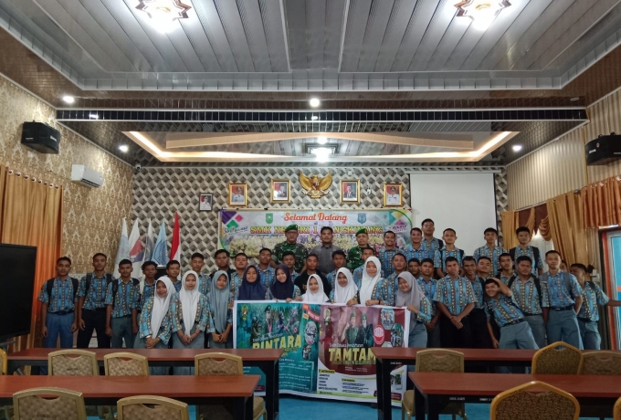 Babinsa Koramil 01/Bkn Sosialisasikan Rekrutmen, dan Ajak Pelajar Bergabung Menjadi Prajurit TNI-AD