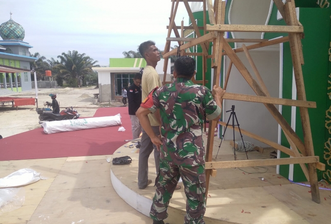 Babinsa Koramil 07/Kampar Bersama Masyarakat Gelar Gotong Royong Rehab Masjid Al Ikhlas