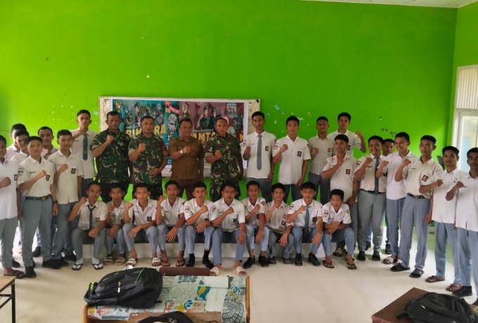 Ajak Pelajar Jadi Tentara, Babinsa Koramil 01/Bkn Datangi Sekolah Sosialisasikan Rekrutmen TNI AD