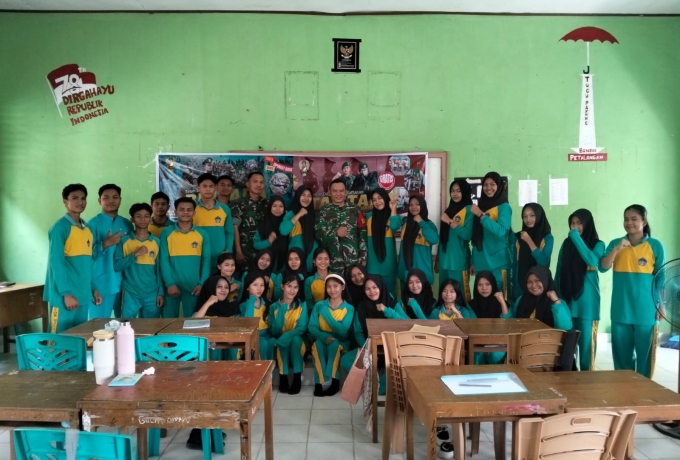 Babinsa Koramil 03/Bunut Sosialisasikan Penerimaan Caba dan Cata PK TNI AD  di SMAN 1 Bandar Petalan