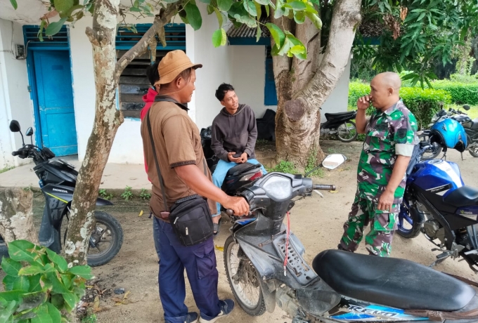 Babinsa Ciptakan Keakraban Bersama Warga Binaan Melalui Komsos